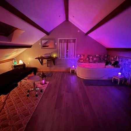 Ecrin D' Amour Suite Romantique Avec Jacuzzi Castels Kültér fotó