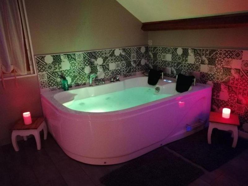 Ecrin D' Amour Suite Romantique Avec Jacuzzi Castels Kültér fotó